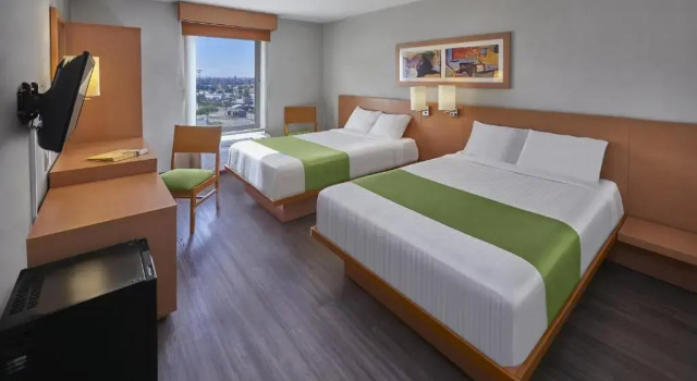 Четырёхместный номер Standard City Express by Marriott Celaya Parque