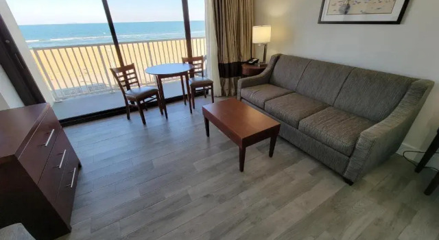 Люкс Coastal Hotel & Suites Virginia Beach - Oceanfront