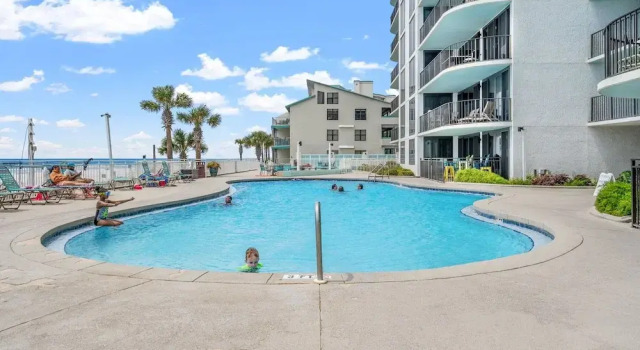 It Doesnt Get Any Better Than This! 2BR 2BA Sleeps 8 Beachfront!, Book Lejlighed Hoteller i Lower Grand Lagoon med parkering, Parkering