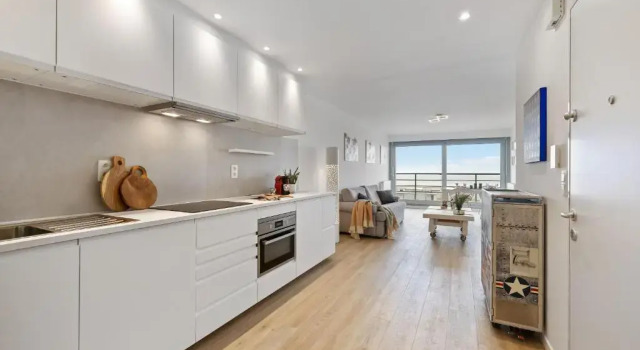 Апартаменты Apartment With Frontal sea View in Knokke
