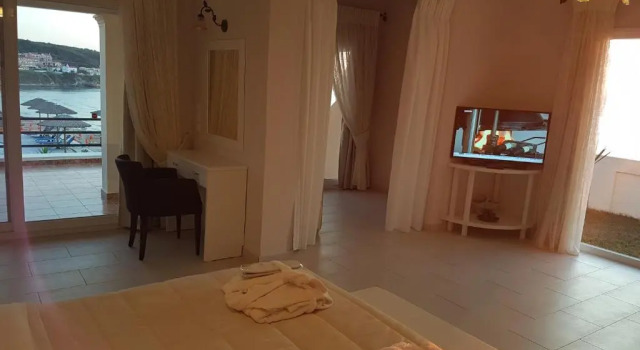 Люкс Paralia Luxury Suites