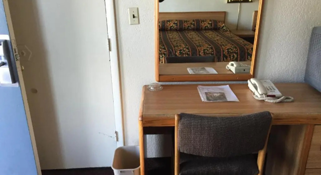 Номер Standard EZ 8 Motel Airporter