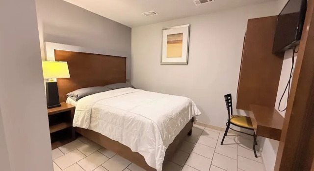 Camera Economy Hotel Mirage Diagonal