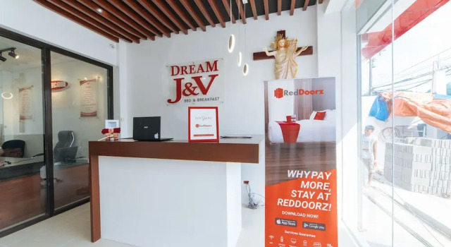 RedDoorz Plus near Subic Town Zambales, Rezervasyon Otel Subic 
