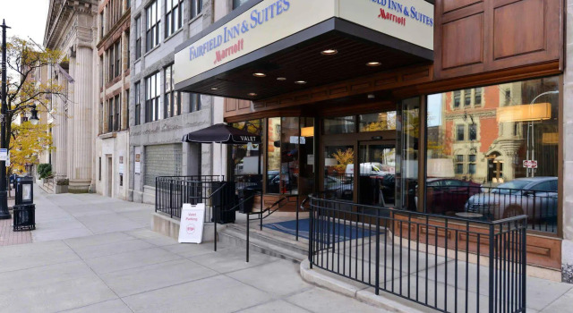 Fairfield Inn & Suites by Marriott Albany Downtown, Забронировать Отель Олбани Hudson Valley, рядом с Спортивно-выставочная арена Washington Avenue Armory