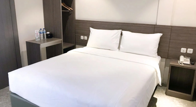 Lun Hotel Manado, Book Hotel Hotels in Sulawesi with Parking, Parking