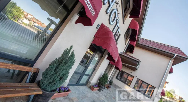 GarsON, Book Hotel Hoteller i Kardzhali med pool, Swimmingpool