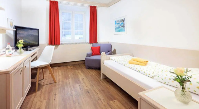 Zur Laute, Book Hotel Hoteller i Mindelheim med parkering, Parkering