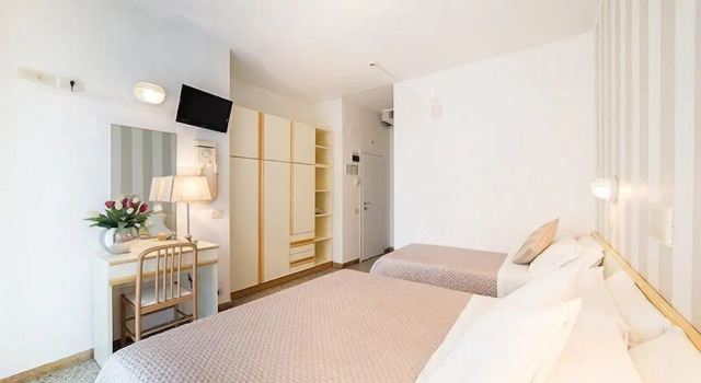 Трёхместный номер Standard с балконом Hotel Carignano