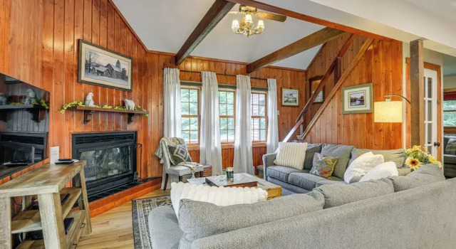 Honey Paws Inn: Wilmington Home 6 Mi to Mount Snow