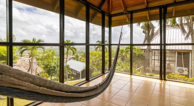 Бунгало с красивым видом из окна Cahal Pech Village Resort