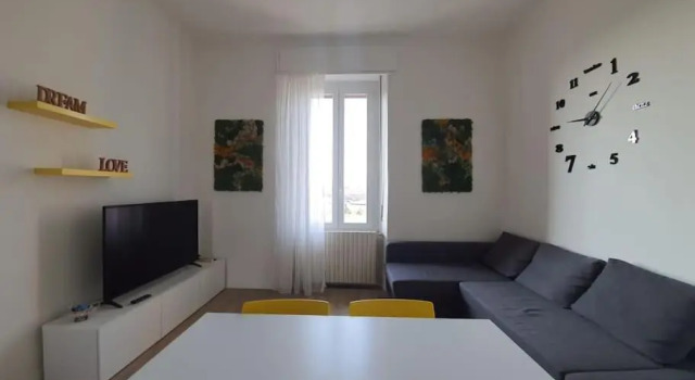 The Yellow Apartment, Buchen Sie Ferienwohnung Hotels in Brescia mit Parkplatz, Parkplätze