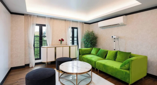 Вилла Stylish 7Beds Poolhouse with Cinema Lift - 2min to BTS