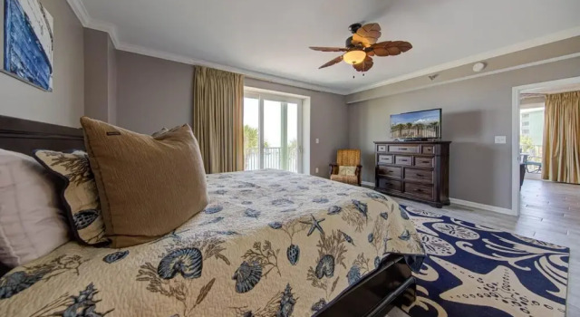 Bayfront Spacious Condo for Boat Lovers and Steps to White Sands of Fort Morgan, Prenota Hotel Hotel a Alabama con piscina, Piscina