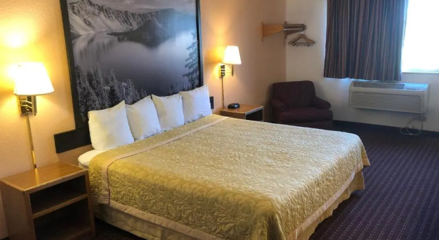 Номер Standard Super 8 by Wyndham The Dalles OR