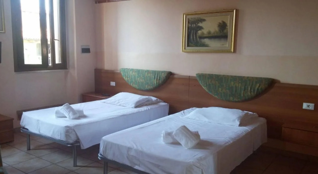 Trattoria Albergo dell'Angelo, Boek Hotel Hotels in Pontevico met parkeren, Parkeren