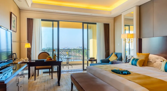 Номер Deluxe с балконом и с видом на озеро Your World International Conference Centre Hotel