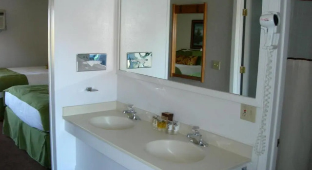 Четырёхместный номер Standard Walker River Lodge