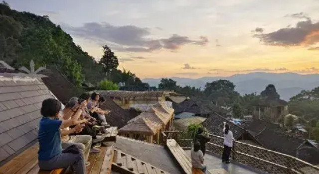 Luoyun Diary ● CloudTea Yunchai Villa Sunset View Homestay (Lancang), Rezerwuj Willa Hotele w Pu'er z parkingiem, Parking