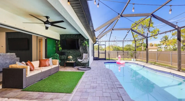 Коттедж Poolside Oasis & Outdoor Kitchen: Cape Coral Home