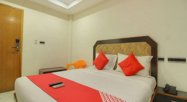 OYO 15948 Hotel Srees, Забронировать Отель Недорогие отели штата Тамилнада, недорого