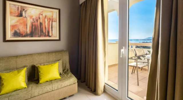 Трёхместный номер Standard с видом на море Arion Palace Hotel