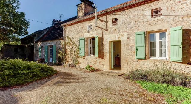 Forest Hideaway in Saint-caprais, Book Hotel Saint-Caprais France