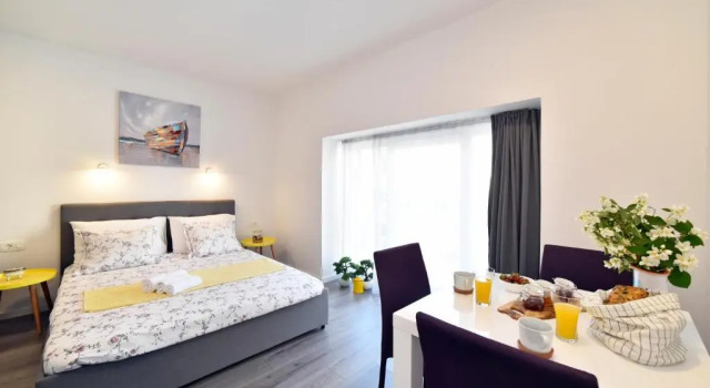 Deluxe Apartment At queens