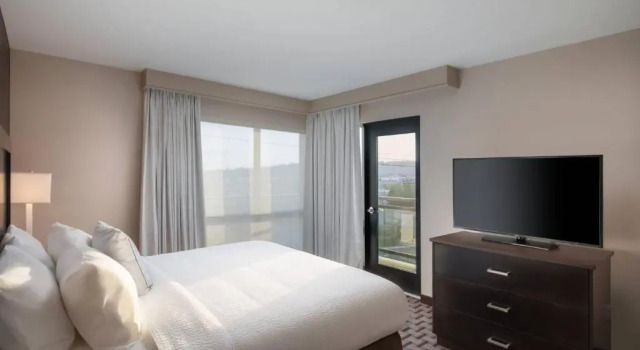 Люкс с балконом Residence Inn by Marriott Seattle South/Renton