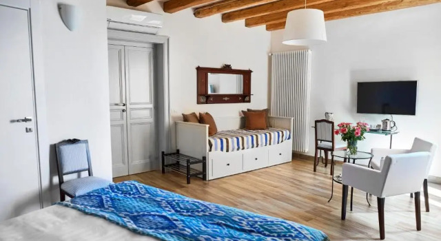 Полулюкс Santina Suites