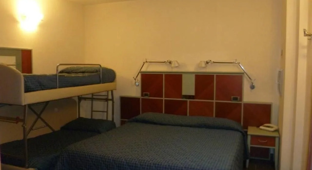 Hotel Derby, Забронировать Отель Априка Valtellina, рядом с Бугельный подъёмник Квадри (нижняя станция)