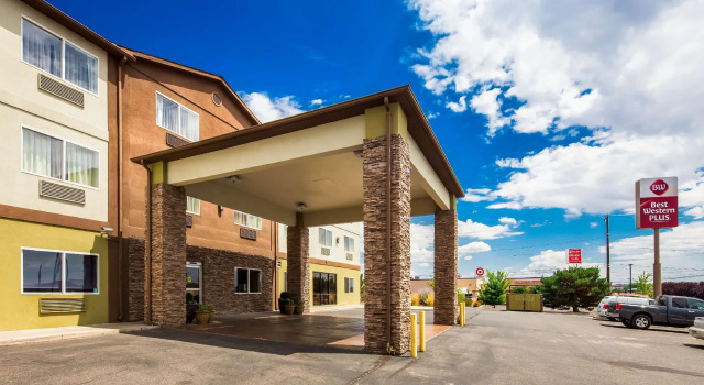 Кровать в общем номере Best Western Plus the Four Corners Inn