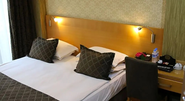 Номер Standard с видом на улицу Emerald Hotel