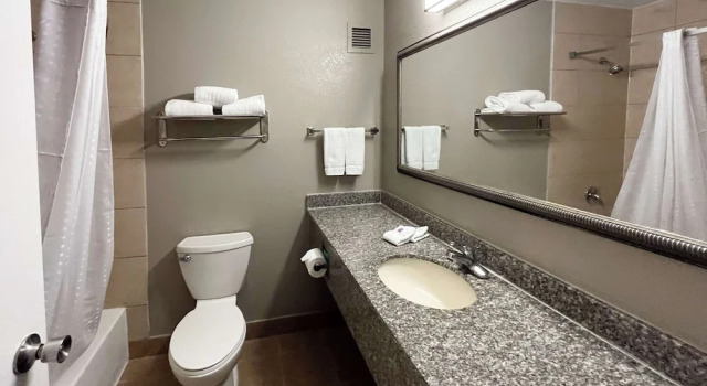 Четырёхместный номер Deluxe Studio 6 Nacogdoches TX SFA University