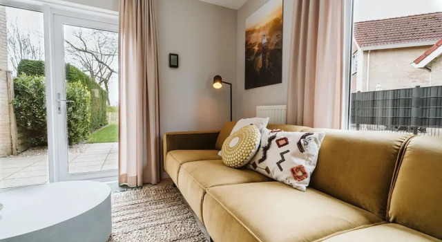 Holiday Home With Spacious Private Garden Within Walking Distance of the Beach