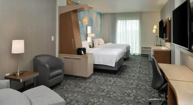 Четырёхместный люкс Courtyard by Marriott Charlotte Steele Creek