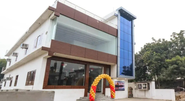 Taj Royal by OYO Rooms