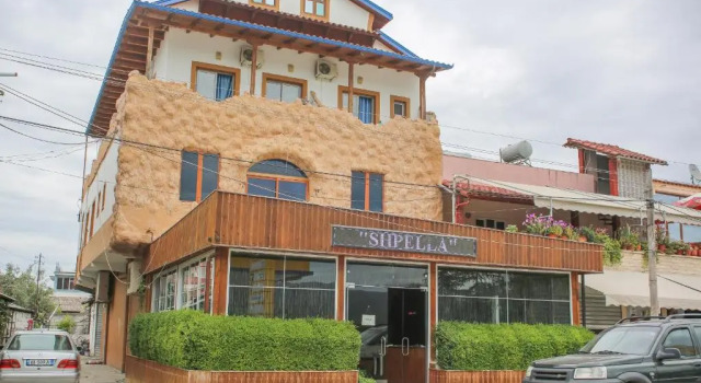 Hotel Shpella, Prenota Hotel Hotel a Berat County con parcheggio, Parcheggio