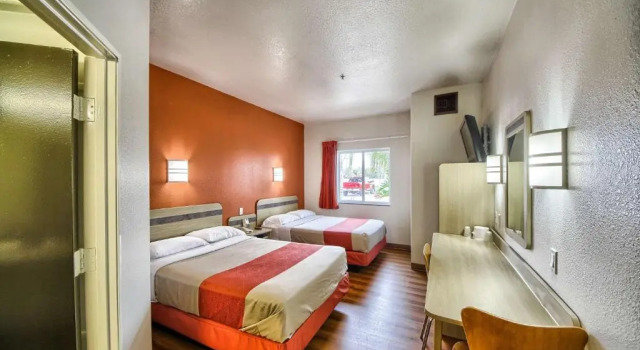 Четырёхместный номер Deluxe Motel 6-Mission, TX