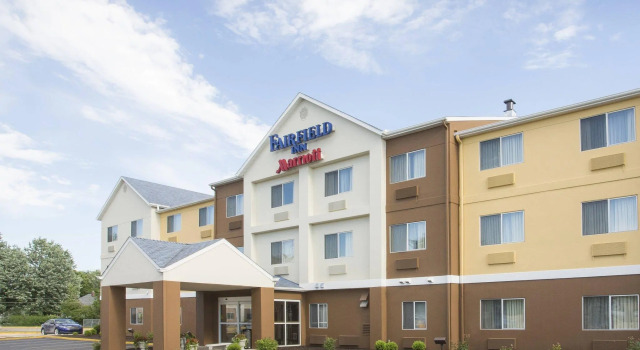 Кровать в общем номере Fairfield Inn & Suites by Marriott Terre Haute
