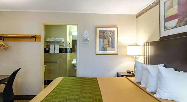 Номер Standard FairBridge Inn Express