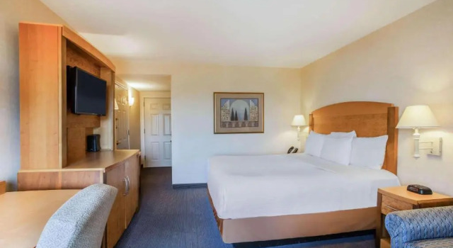 Двухместный номер Deluxe La Quinta by Wyndham Islip - MacArthur Airport