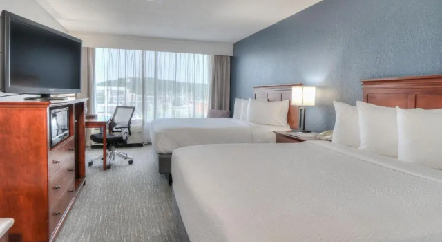 Четырёхместный номер Standard The Ramsey Hotel and Convention Center Pigeon Forge