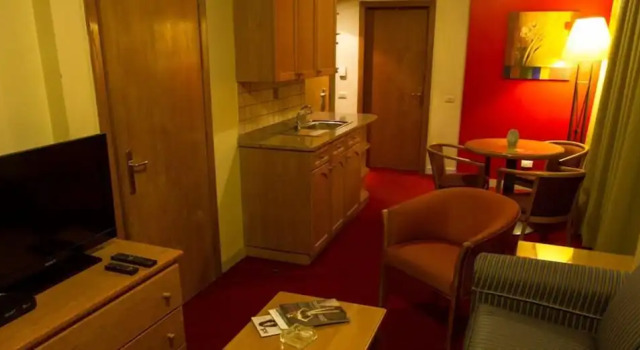 Полулюкс Kindi Suite Hotel