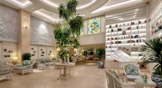 Au Lac Charner Hotel