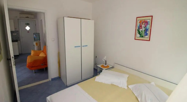 Apartments Roza 1-2, Prenota Appartamento Zastražišće 