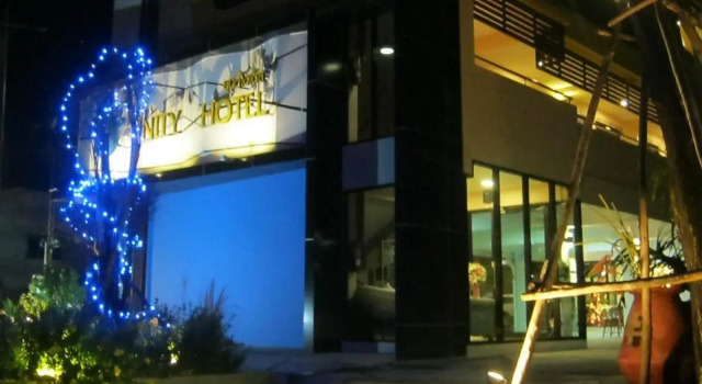 Unity Hotel, Varaa Hotelli Hotellit North-Eastern Thailand pysäköinnillä, Pysäköinti