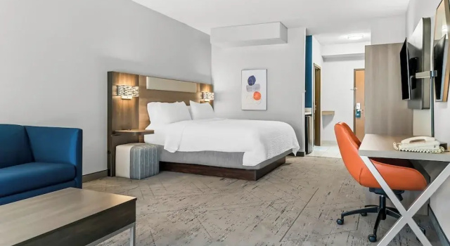 Двухместный люкс Holiday Inn Express & Suites - Detroit North - Roseville by IHG