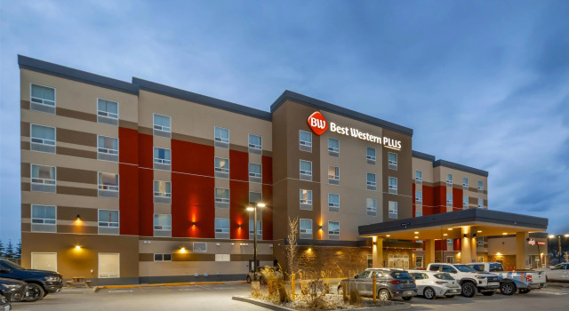 Best Western Plus Hinton Inn & Suites, Book Hotel Hoteller i Hinton med parkering, Parkering