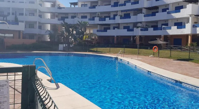 Апартаменты Duquesa Suites Golf and Gardens